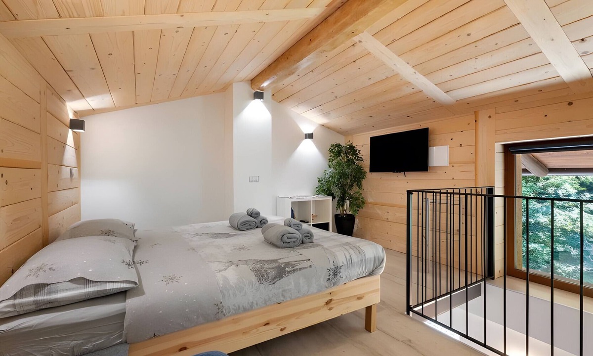 Bernezzo Apartment | Apartment 'Cules' with Mountain View, Wi-Fi and Air Conditioning
