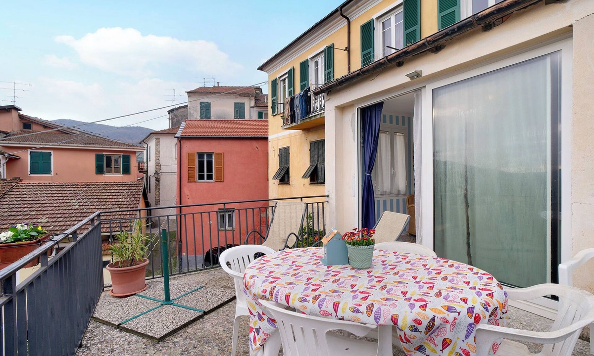 Villa Viani Apartment | Apartment 'Divino' with Mountain View, Private Terrace and Wi-Fi