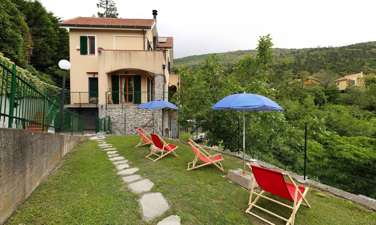Vezzi Portio Apartment | Apartment 'Elena E Joerg 1' with Mountain View, Shared Garden and Wi-Fi