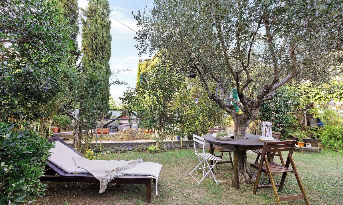 Tovo San Giacomo Apartment | Apartment 'La Casa Di Giobatta' with Mountain View, Wi-Fi and Air Conditioning