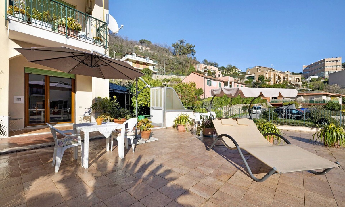 Finalborgo Apartment | Apartment La Terrazza di Elico with Garden & Wi-Fi