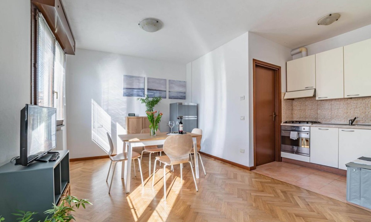Pablo Apartment | Apartment located on the second floor of a building without a lift.It accommodates 4 people with a double bedroom and a sofa bed in the living room, in 43 square meters of space.We are located in a residential area, close to the Ospedale Maggiore and Fie