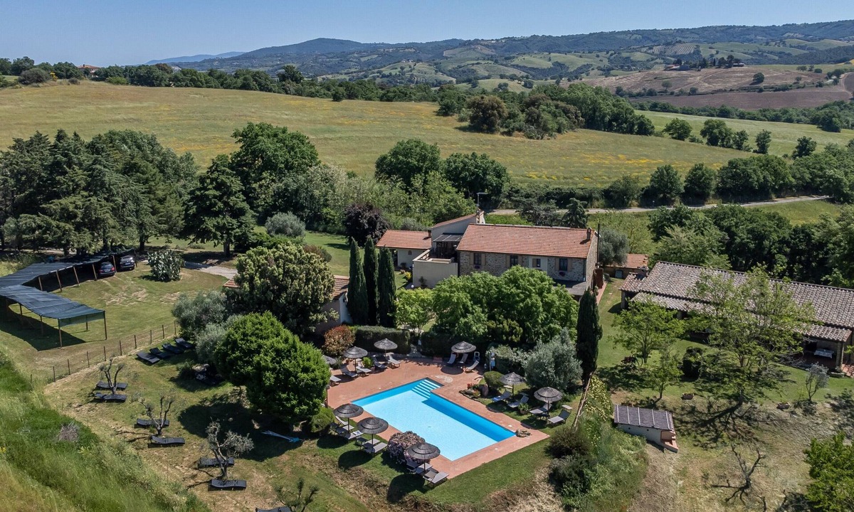 Magliano in Toscana Apartment | Apartment Olivo with Terrace, Shared Pool & Wi-Fi