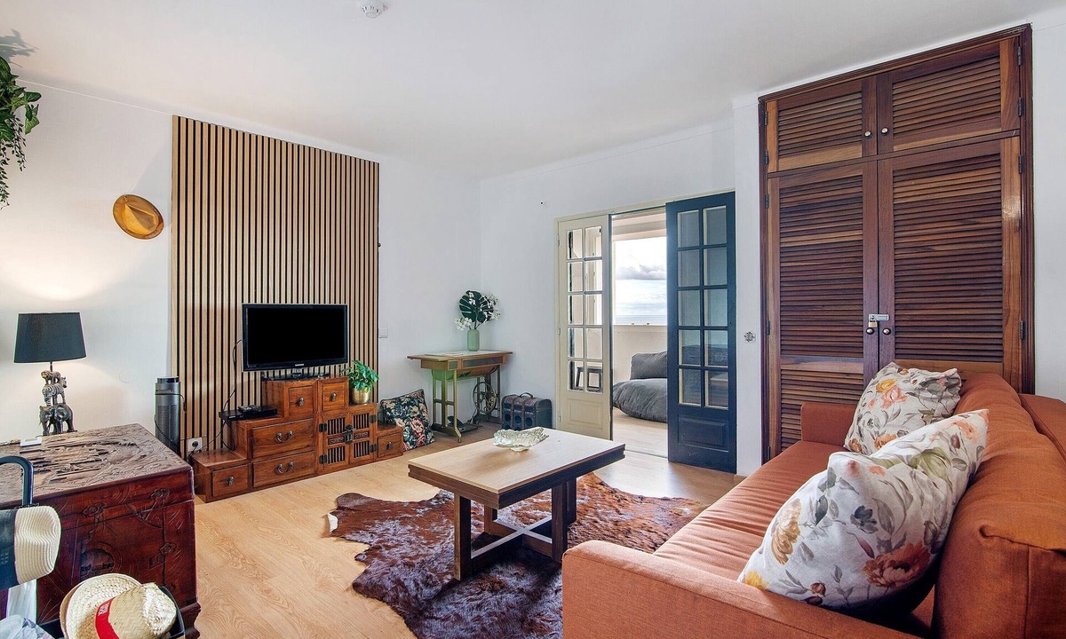 Correeira Apartment | Apartment 'T2 Elenir' with Private Terrace, Balcony and Wi-Fi