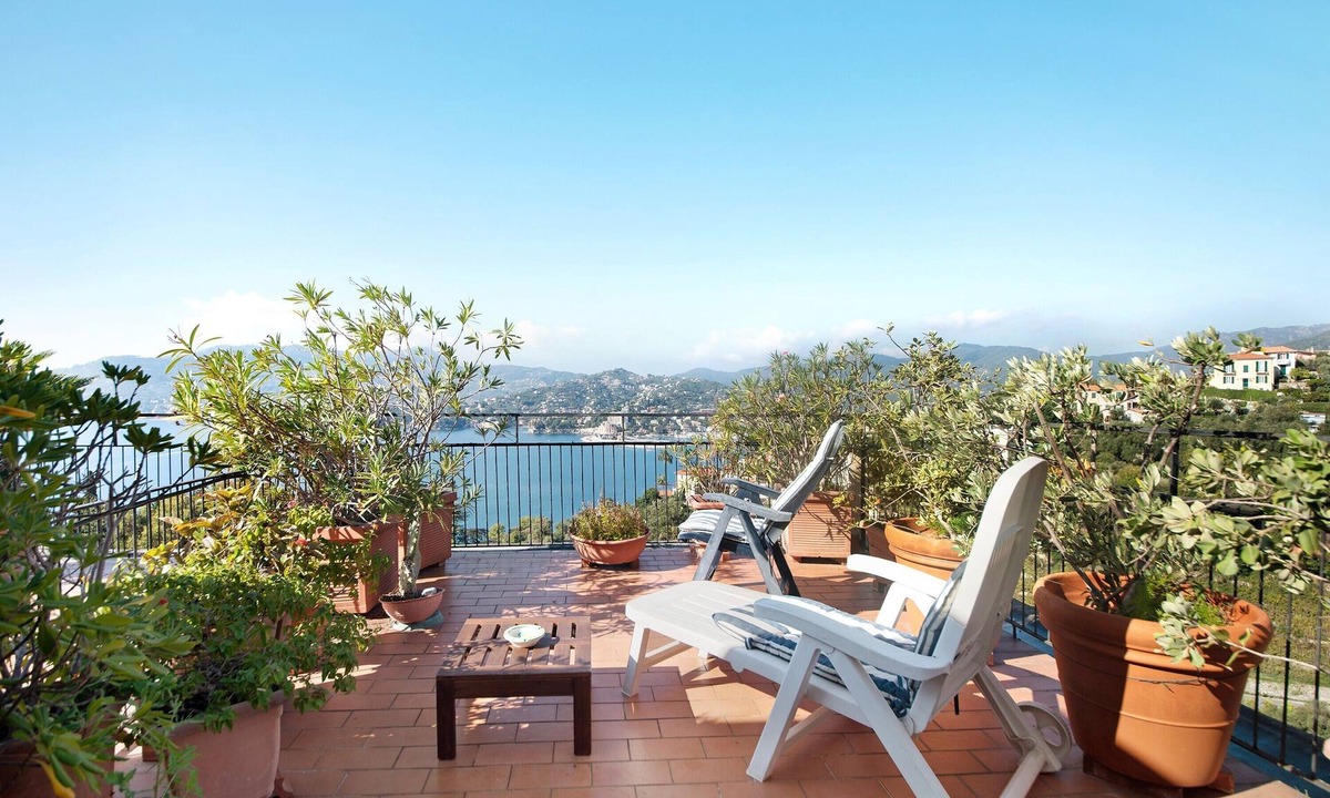 Zoagli Apartment | Apartment 'Terrazza Oriana' with Sea View and Wi-Fi