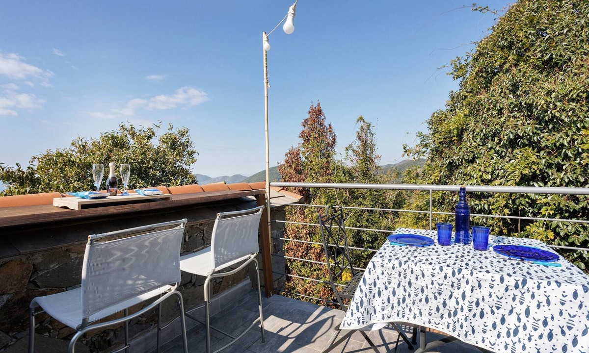 Vernazza Apartment | Apartment 'Vistamare Relax Cinque Terre' with Sea View, Wi-Fi, Free Parking & Air Conditioning