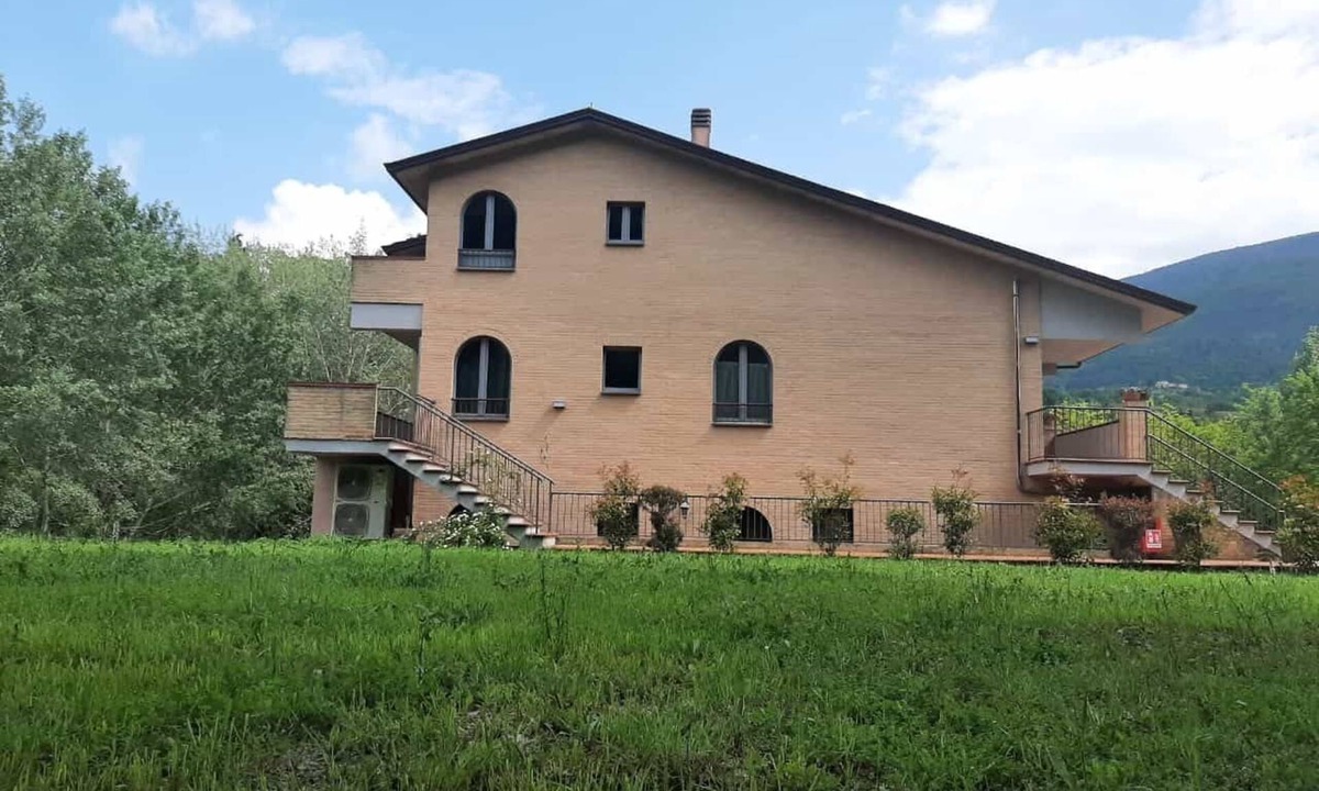 Assisi Apartment | Apartment with 2 Bathrooms & Private Parking – 5 km from Assisi