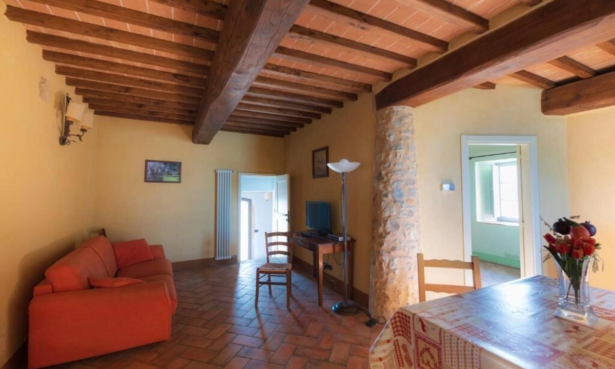 Simignano House | Appartamento Ampio nel Borgo Medioevale