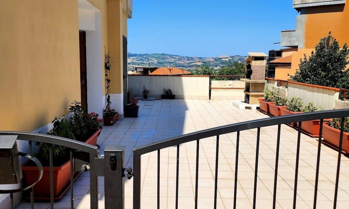 Castorano House | Appartamentino con Vista sui Sibillini e Borgo