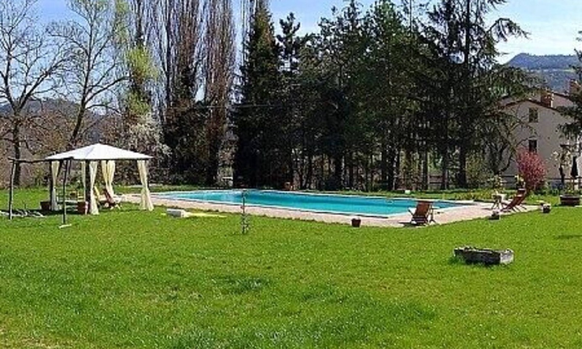 Montone House | Appartamento Aria B: A graceful apartment located on top of a small hill, with Free WI-FI.