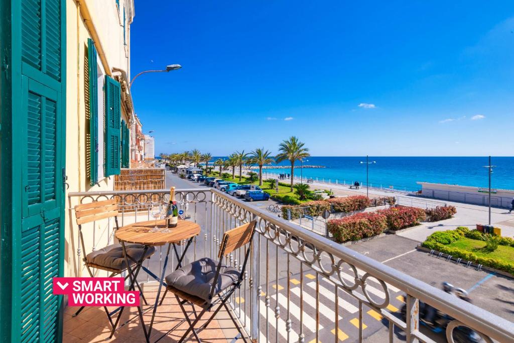 Ospedaletti Apartment | Appartamento fronte mare a Ospedaletti by Wonderful Italy