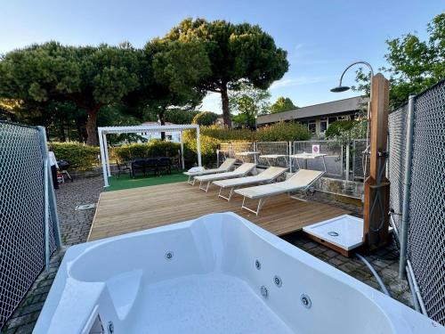 Pinarella Apartment | Apt Nettuno - Relax Privè - 3 Bedrooms - 2 Baths - AC - Parking - Wifi