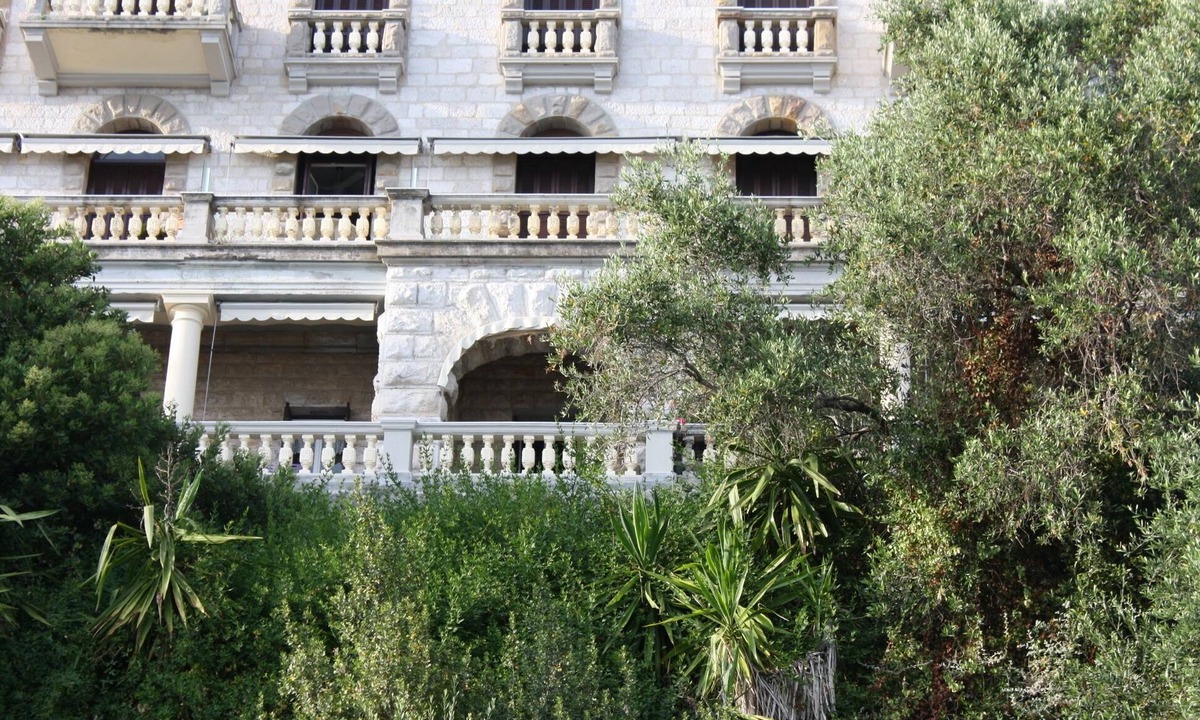 Ventimiglia House | Arcomarino - apartment in a prestigious historic villa