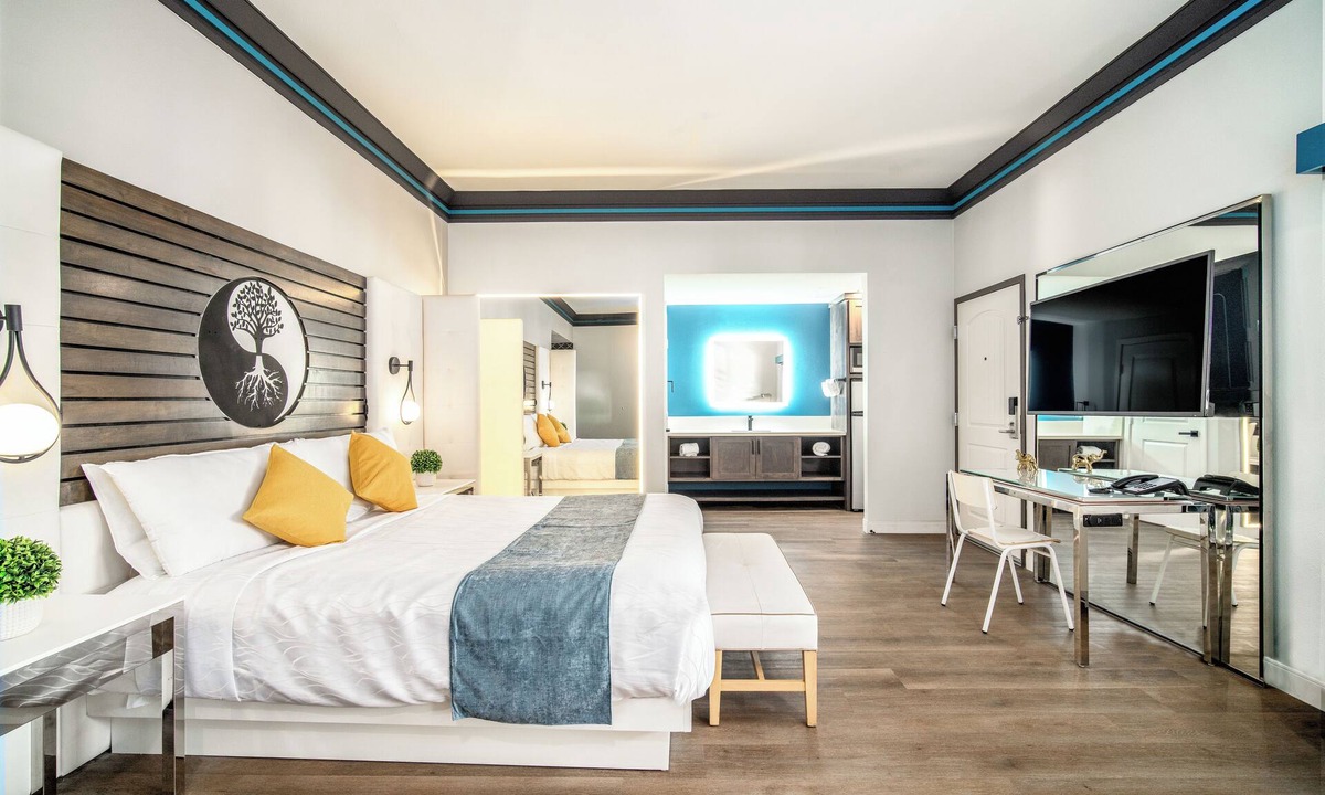Bellflower Hotel | Aspire Inn Studios & Spas