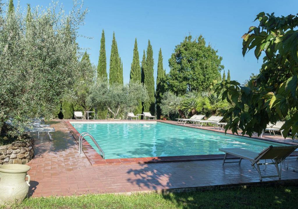 Castelnuovo di Val di Cecina House | Atmospheric apartment near Sasso Pisano