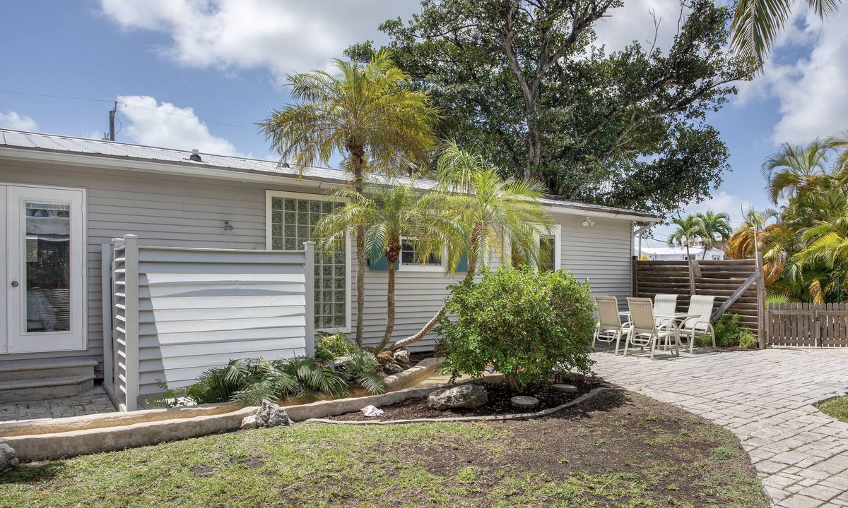Big Coppitt Key House | Avail Mar 1-Coppitt Cottage - 2/2, private backyard with waterfall and hot tub
