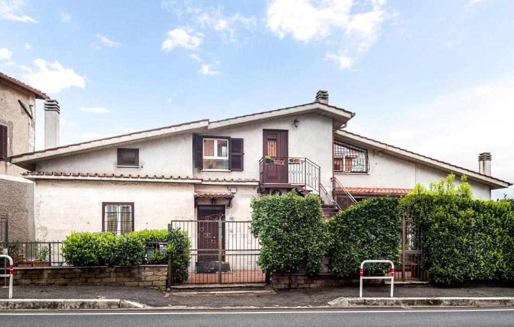 Castelnuovo di Porto Apartment | Awesome Apartment In Castelnuovo Di Porto