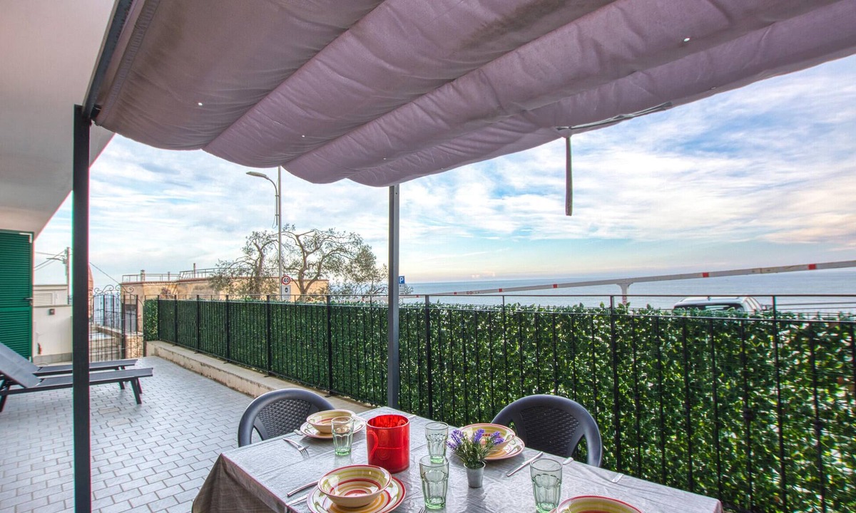 Torre del Mare Apartment | Awesome apartment in Bergeggi with WiFi