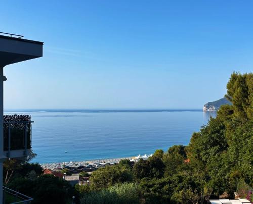 Torre del Mare Apartment | Azzurro Sea View Apartment with Parking and Balcony 5 min Walk to Beach