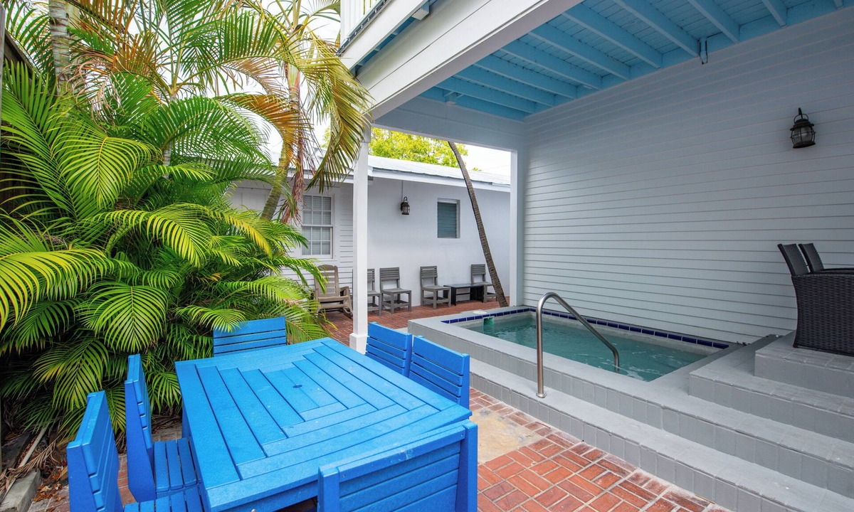 Historic Seaport House | Banana's Foster Guesthouse