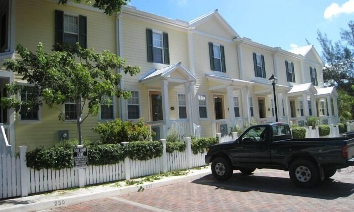 Truman Annex House | Banyan Court downtown condo- 2 bedroom, 2 bath, walkable, parking, pool