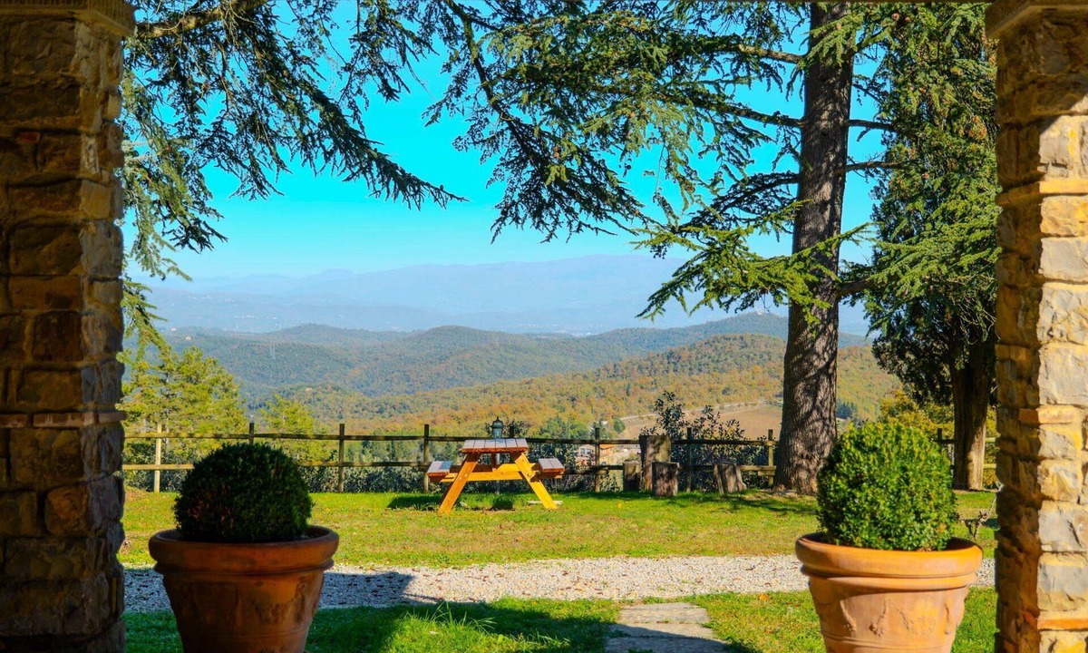 Civitella in Val di Chiana Villa | Beautiful private villa with A/C, WIFI, private pool, TV and pets allowed, close to Arezzo