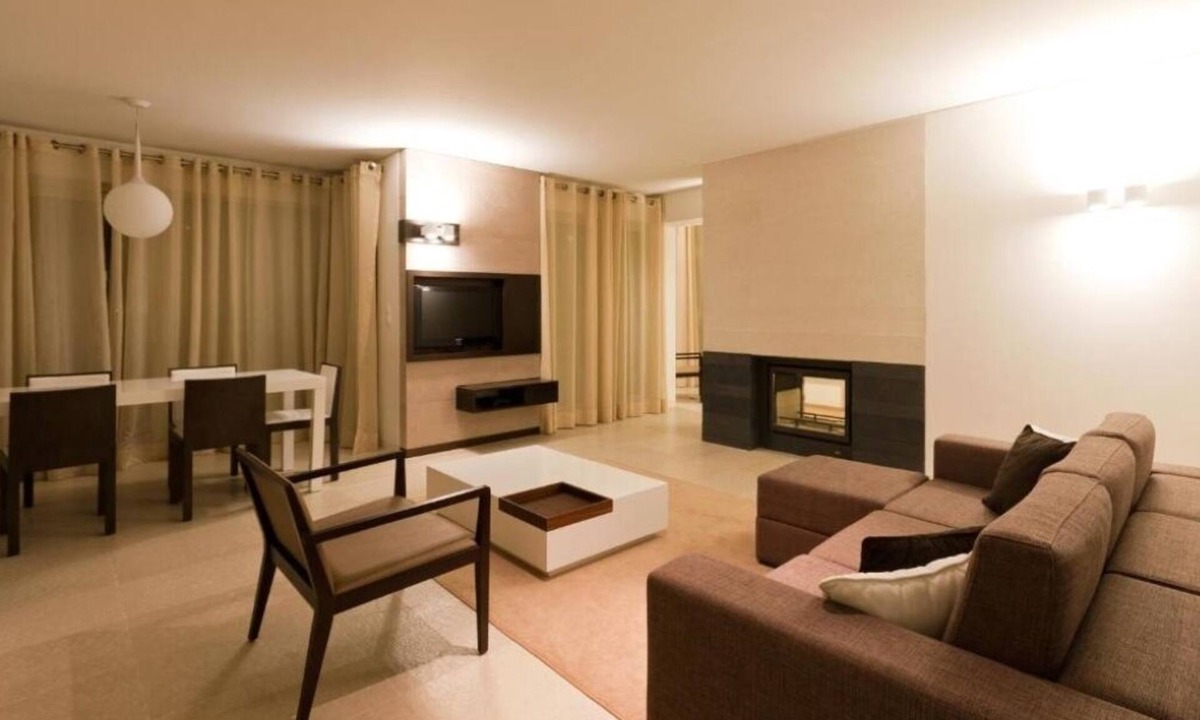 Carvalhal Hotel | Beach Bliss: Spa, Free Parking, Close to Edge Golf Academy - 3 Apts w/ Kitchens