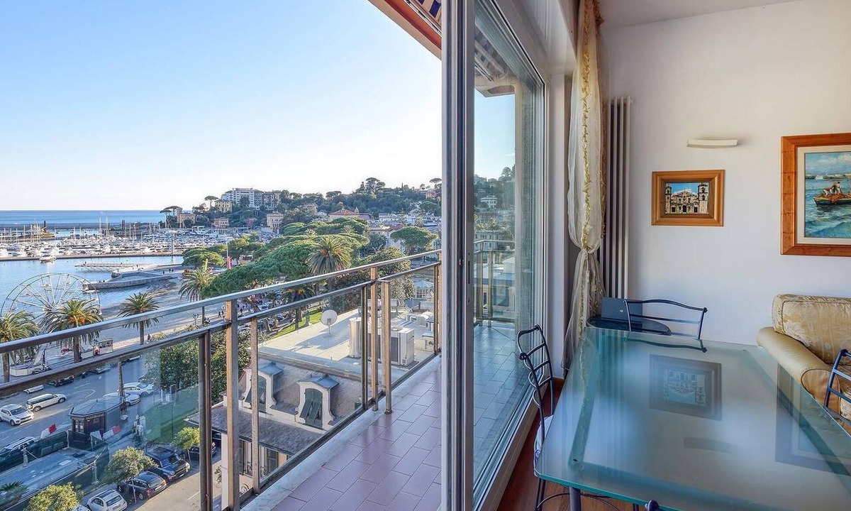 Rapallo Apartment | Beach front apartment in Rapallo with WiFi