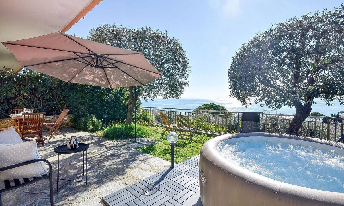 Recco Apartment | Beach front apartment in Recco with WiFi