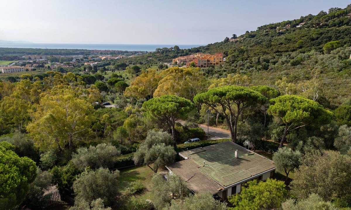 Castiglione della Pescaia House | Beautiful private villa for 10 guests with A/C, WIFI, TV, patio and pets allowed