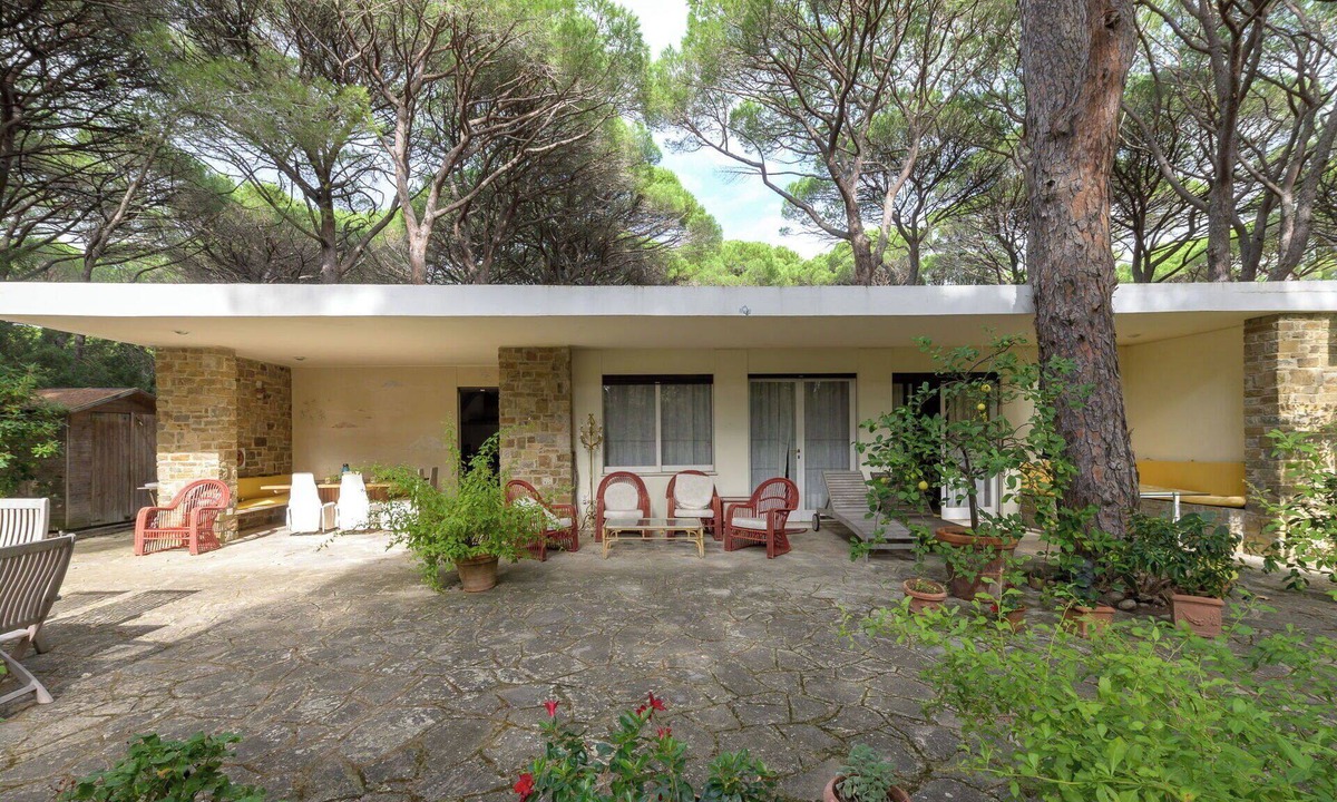 Roccamare House | Beautiful private villa for 7 guests with WIFI, TV, patio and pets allowed