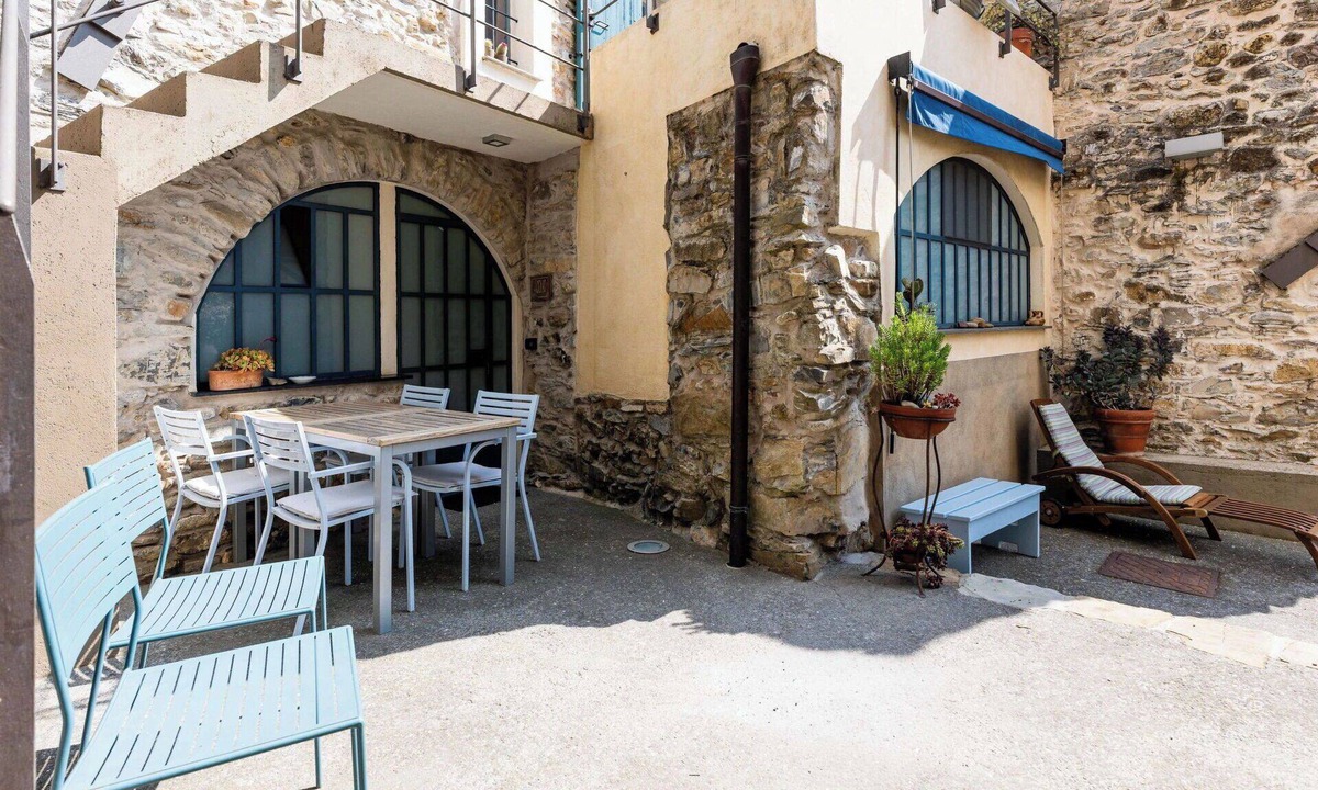 San Bartolomeo al Mare House | Beautiful apartment in villa for 3 people with A/C, WIFI, terrace and pets allowed