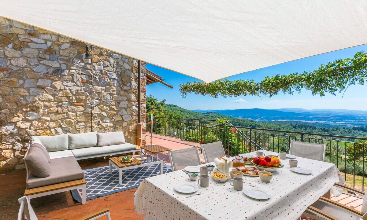 Castellina in Chianti House | Beautiful villa for 10 people with A/C, WIFI, TV, patio and panoramic view