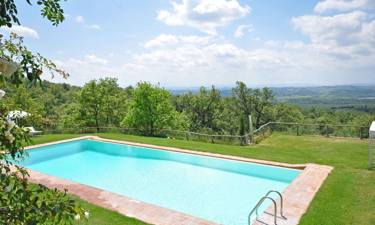 Castelnuovo Berardenga Apartment | Beautiful apartment for 3 people with WIFI, A/C, pool, pets allowed and panoramic view