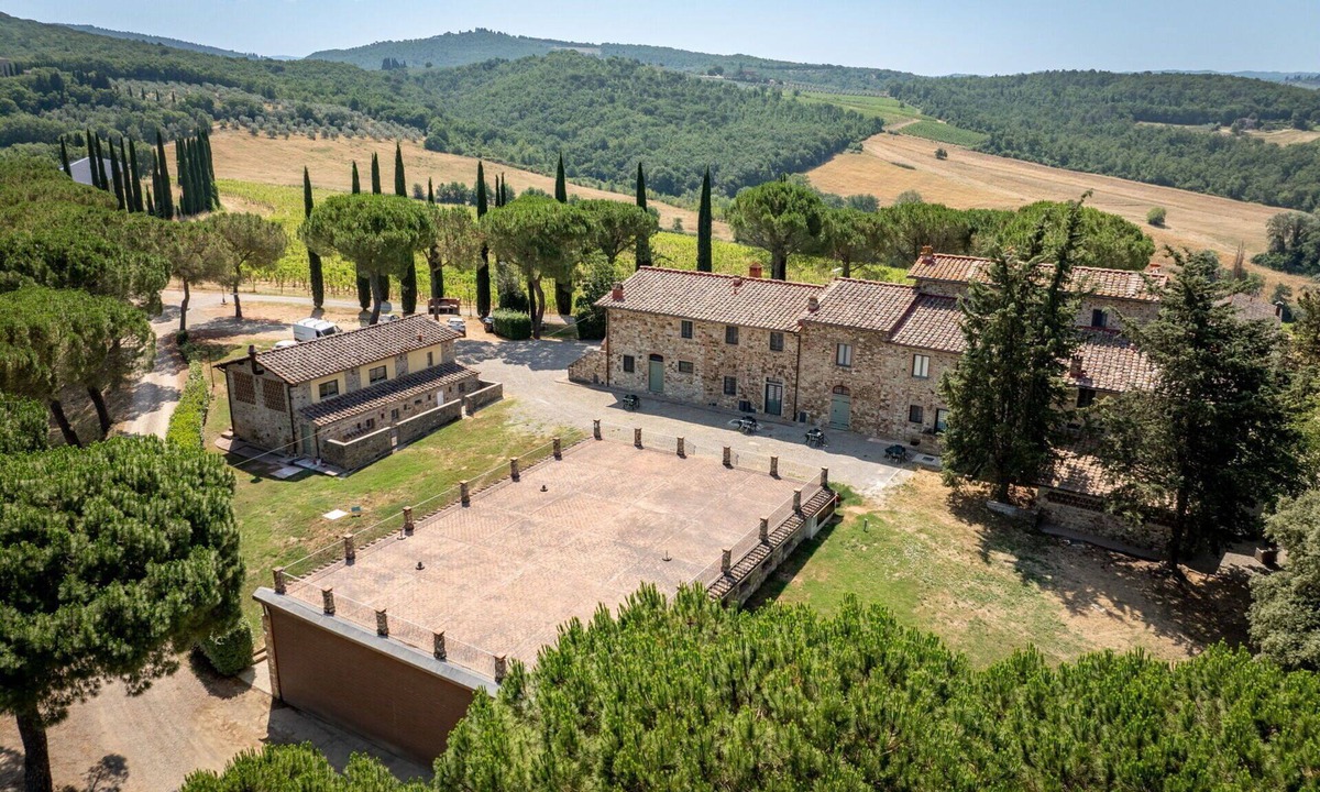 Tavarnelle Val di Pesa Villa | Beautiful apartment in villa for 2 people with WIFI, pool and TV, close to Greve In Chianti
