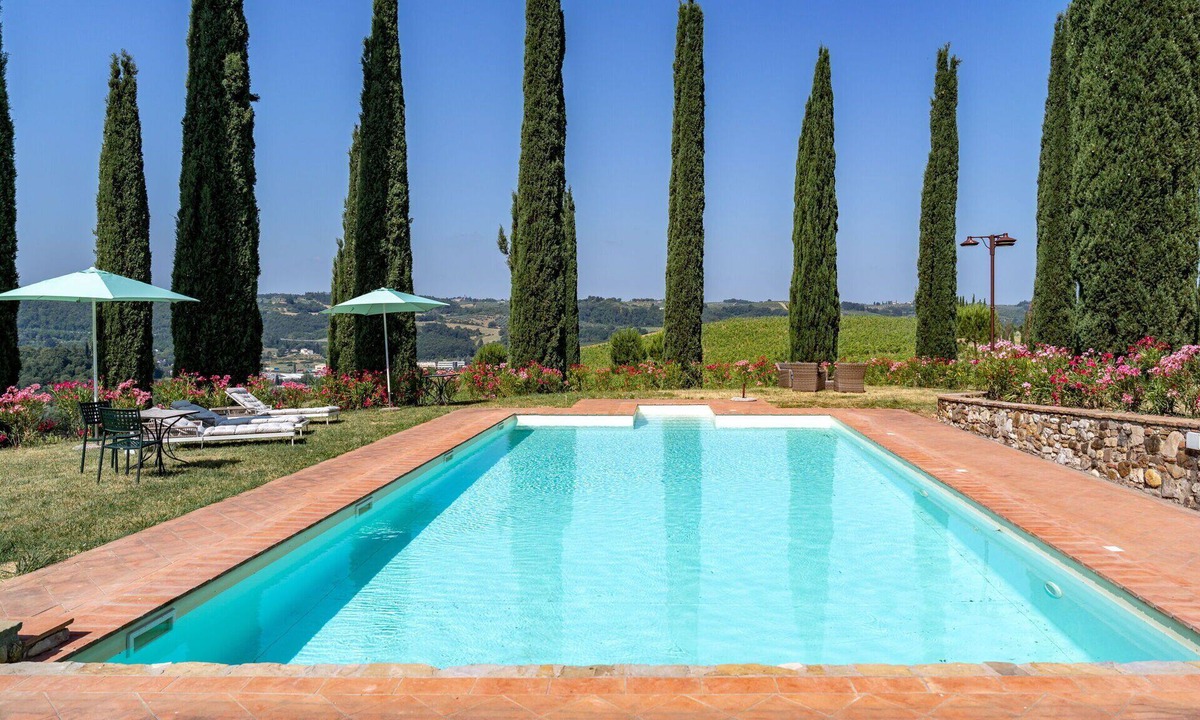 Tavarnelle Val di Pesa Villa | Beautiful apartment in villa for 2 people with WIFI, pool and TV, close to Greve In Chianti