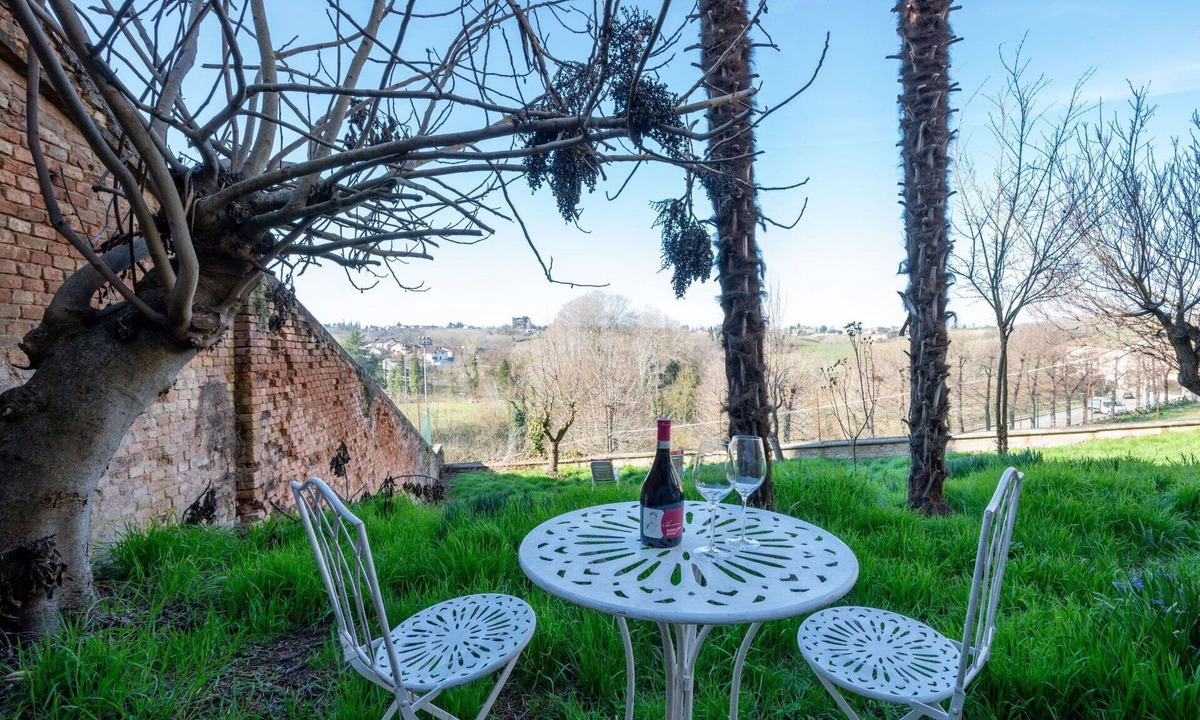 Costigliole d'Asti Apartment | Beautiful apartment for 2 people with A/C, WIFI, TV and patio