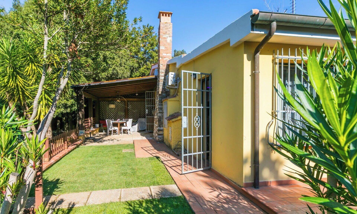 Casale Marittimo Apartment | Beautiful apartment for 4 guests with pool, A/C, WIFI, terrace and pets allowed