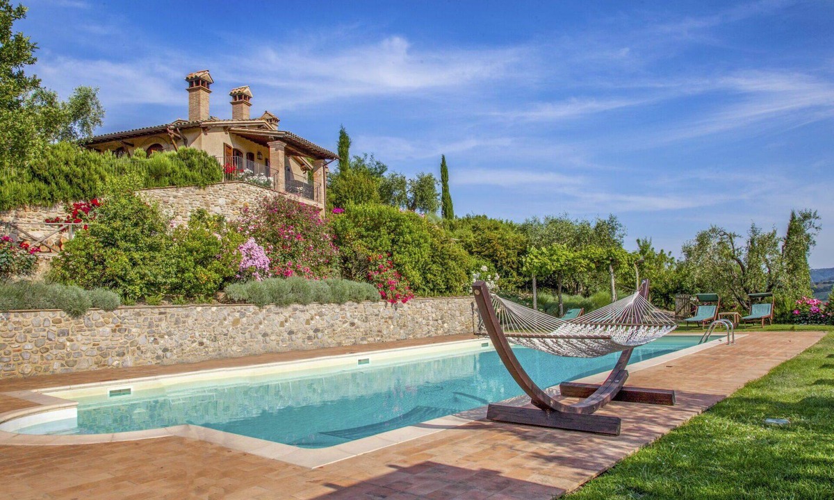 Allerona Apartment | Beautiful apartment for 6 guests with WIFI, pool, TV, patio, pets allowed and panoramic view
