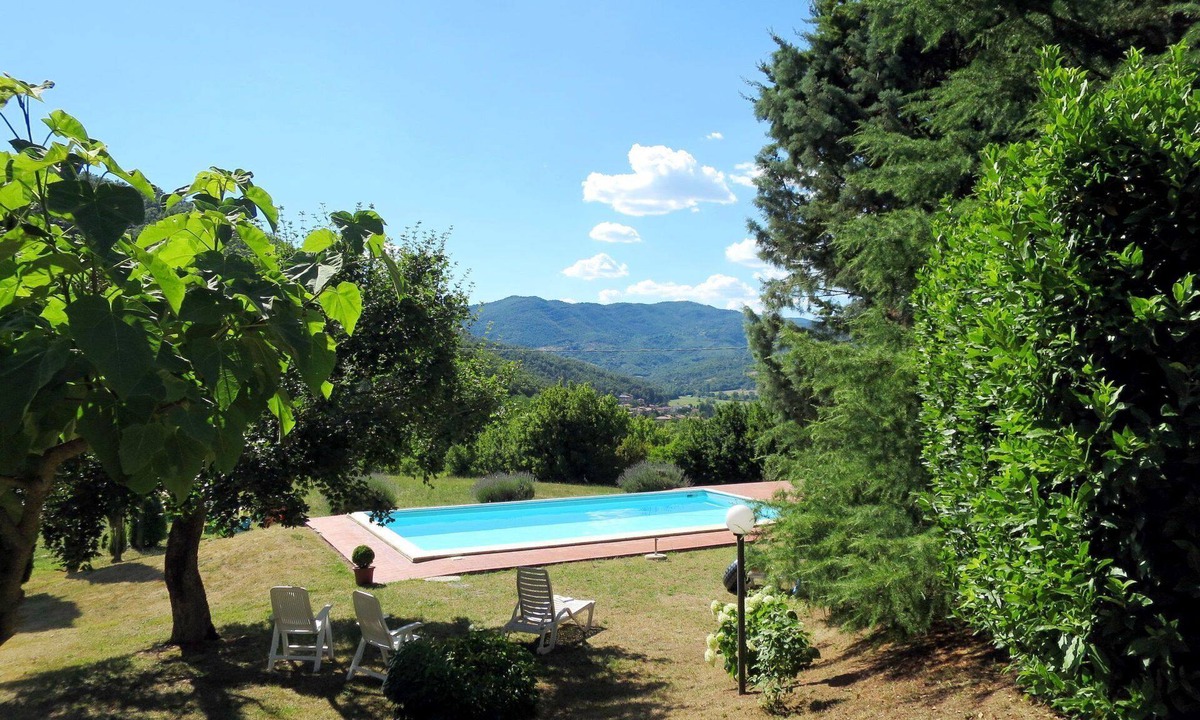 Lisciano Niccone Villa | Beautiful apartment in villa for 4 guests with pool, WIFI, patio, pets allowed and parking