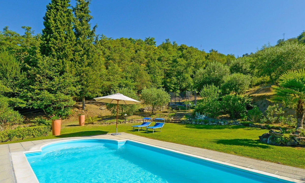 Cortona Villa | Beautiful apartment in villa with pool, WIFI, TV, patio, pets allowed, panoramic view and parking