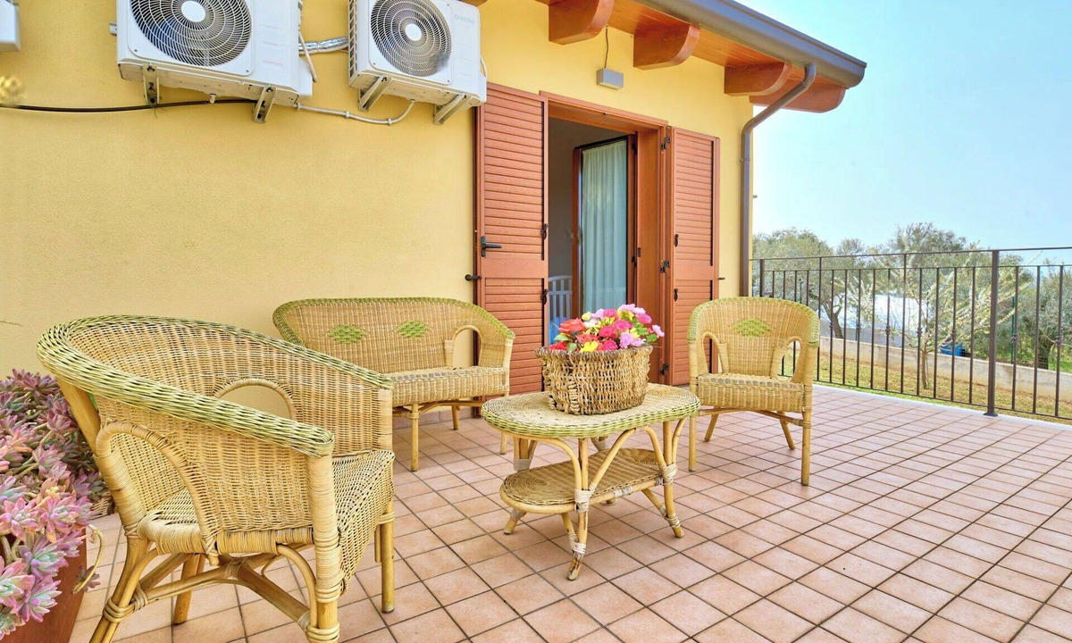 Tollo House | Beautiful apartment in villa for 4 guests with WIFI, A/C and terrace