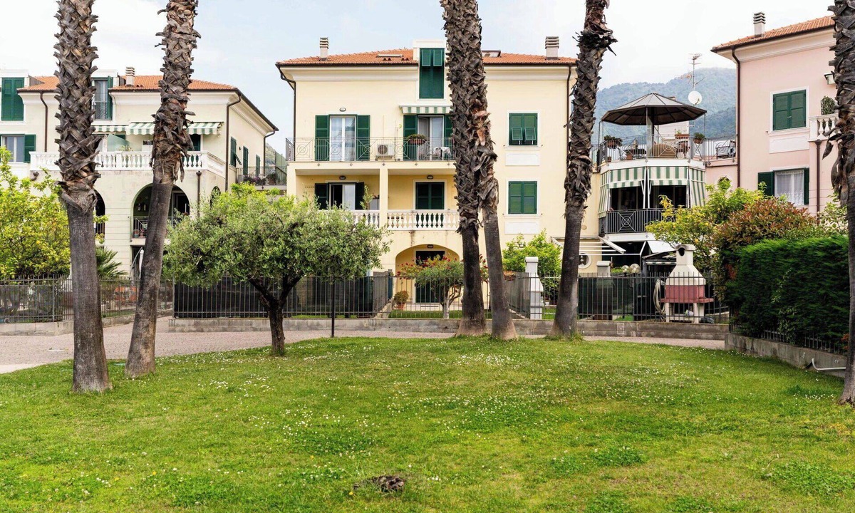 Taggia Apartment | Beautiful apartment for 4 people with WIFI, A/C, pool and terrace