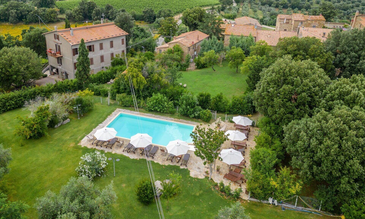 Sasso dʼOmbrone Villa | Beautiful apartment in villa with A/C, pool, WIFI, TV, patio, pets allowed and panoramic view