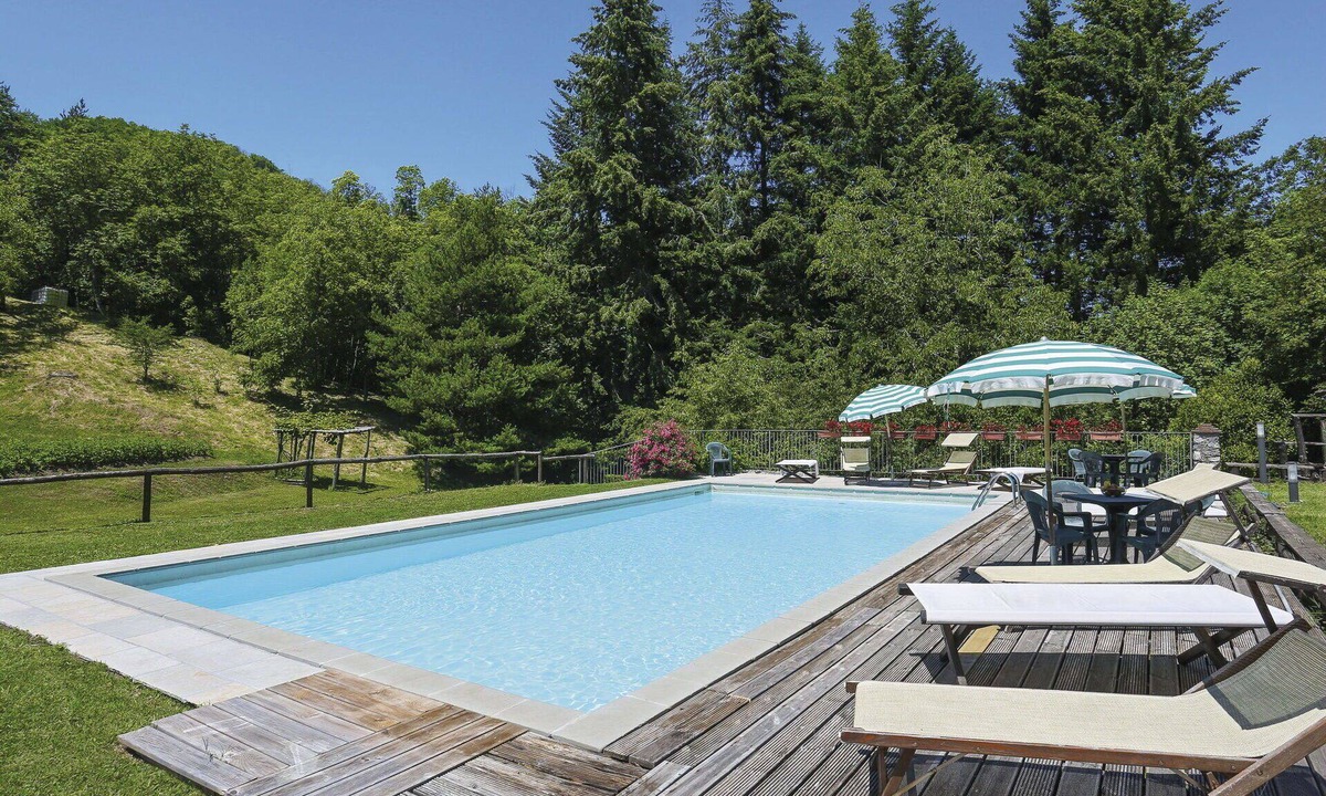 Molazzana Villa | Beautiful apartment in villa for 4 people with pool, WIFI, TV and terrace