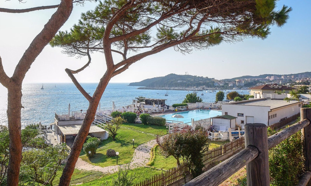 Piombino Apartment | Beautiful apartment with sea view and near the beach