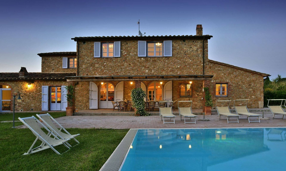 Casale Marittimo Villa | Beautiful detached farmhouse 10 km from the sea. Heated infinity pool and breathtaking views!