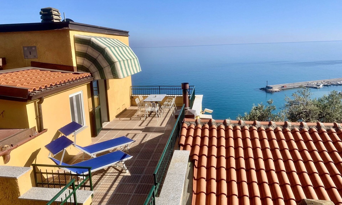 Finale Ligure Apartment | Beautiful panoramic terrace overlooking the sea, with swimming pool