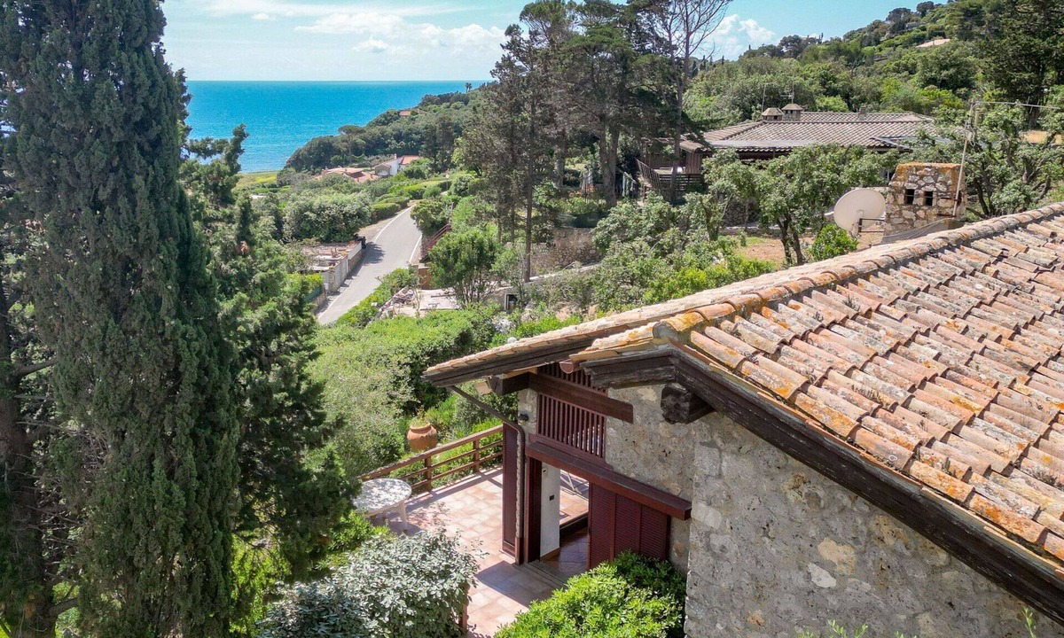Ansedonia House | Beautiful private villa for 8 guests with A/C, WIFI, TV, patio and pets allowed