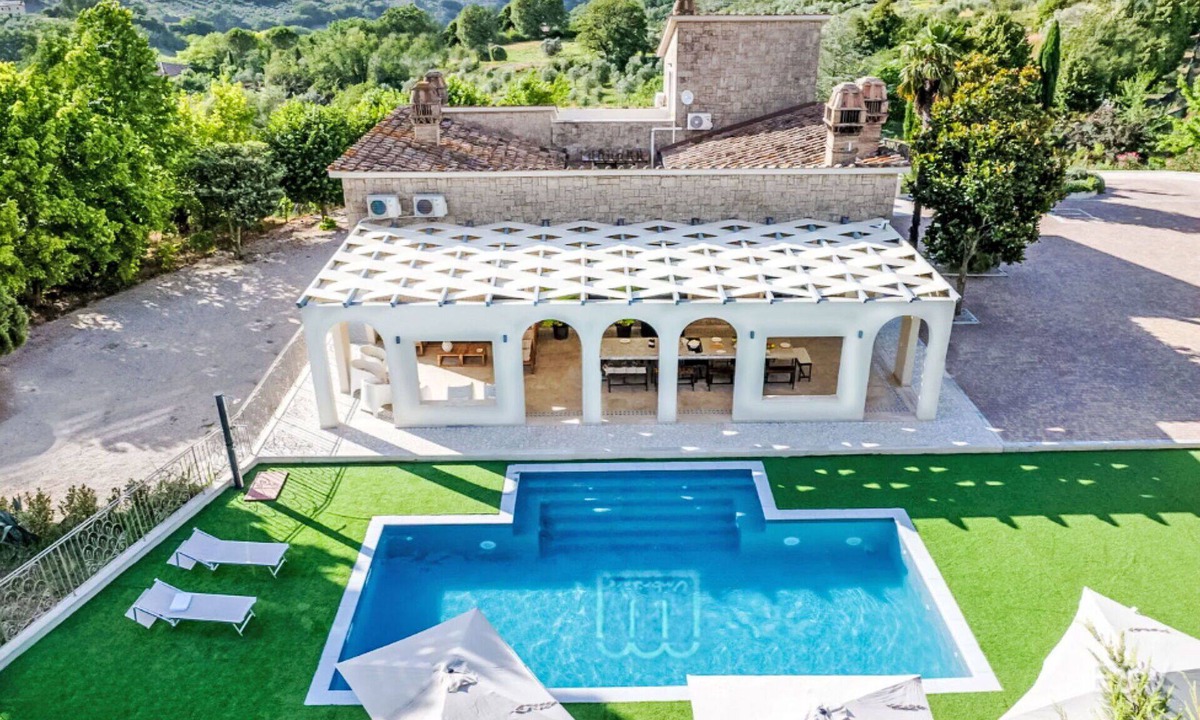 Stroncone Villa | Beautiful private villa for 24 people with WIFI, A/C, private pool, TV and patio